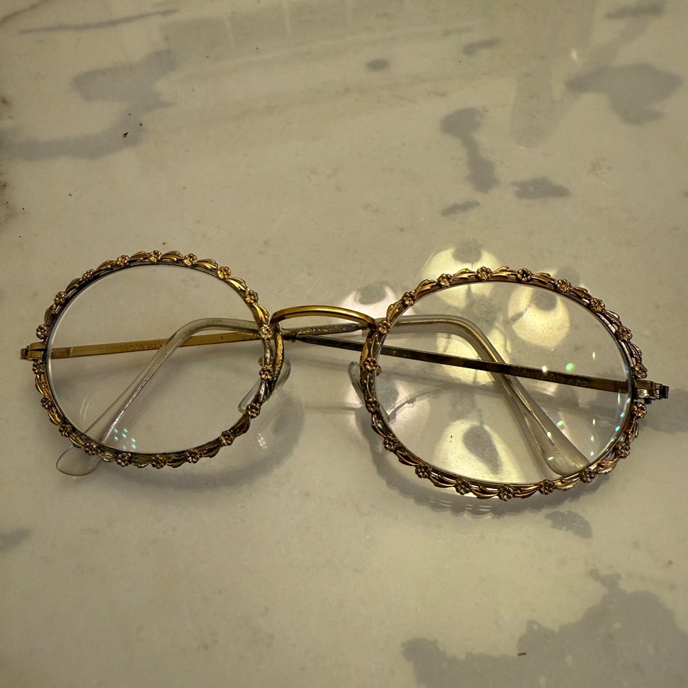 60’s Shuron Gold Oval Eyeglasses, Elegant Gold Oval Frame Glasses,gold pleated - Picture 4 of 7